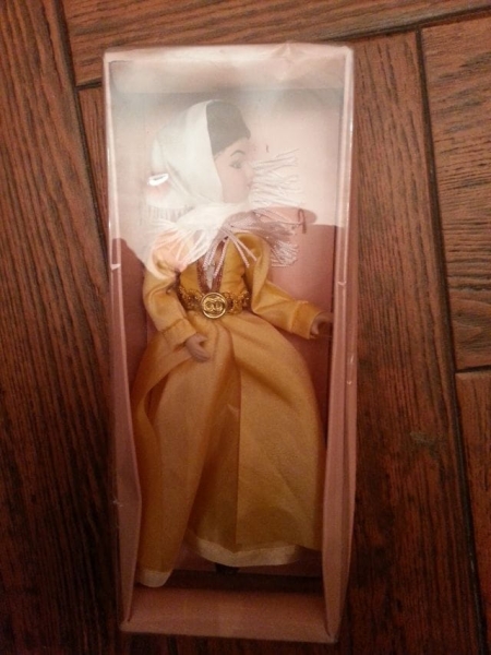 OSETYNKA ROSYJSKIE STROJE LUDOWE.LALKI PORCELANA