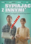 SYPIAJĄC Z INNYMI.DVD