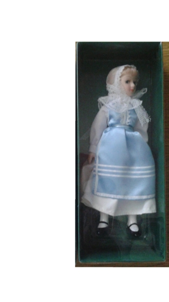 POLSKIE STROJE LUDOWE.SZAMOTULANKA.LALKA PORCELANA